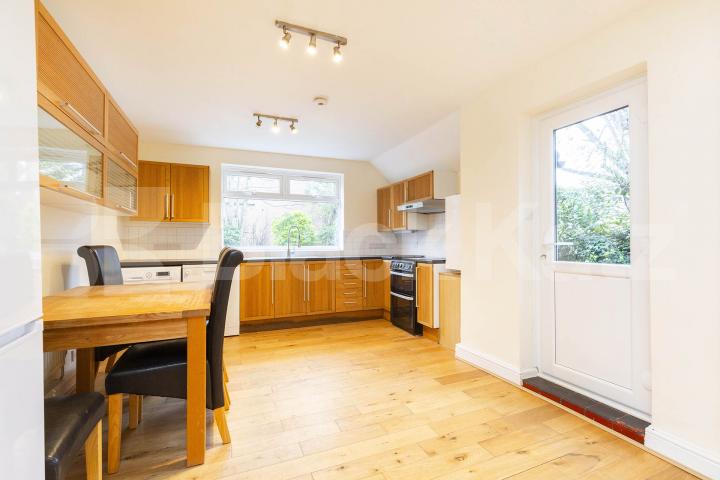 			2 Bedroom, 1 bath, 1 reception Flat			 Priory Road, Crouch End